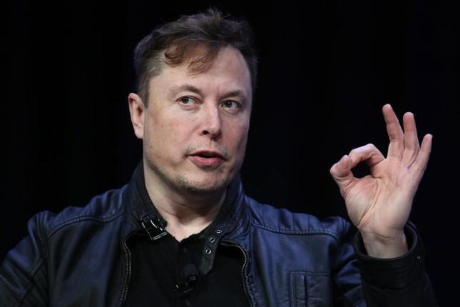 Tỷ phú Elon Musk chính thức mất ngôi giàu nhất thế giới - 1